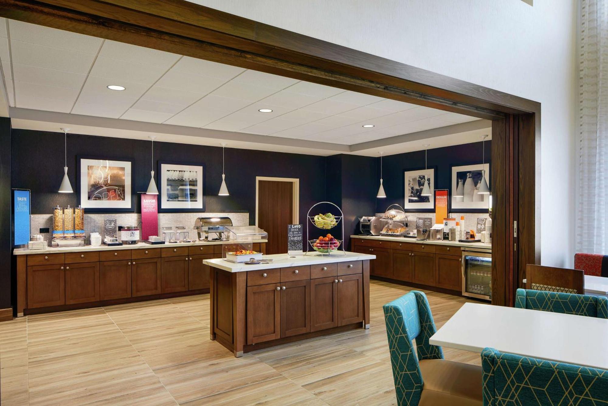 Hampton Inn & Suites Chicago/Уокиган Экстерьер фото